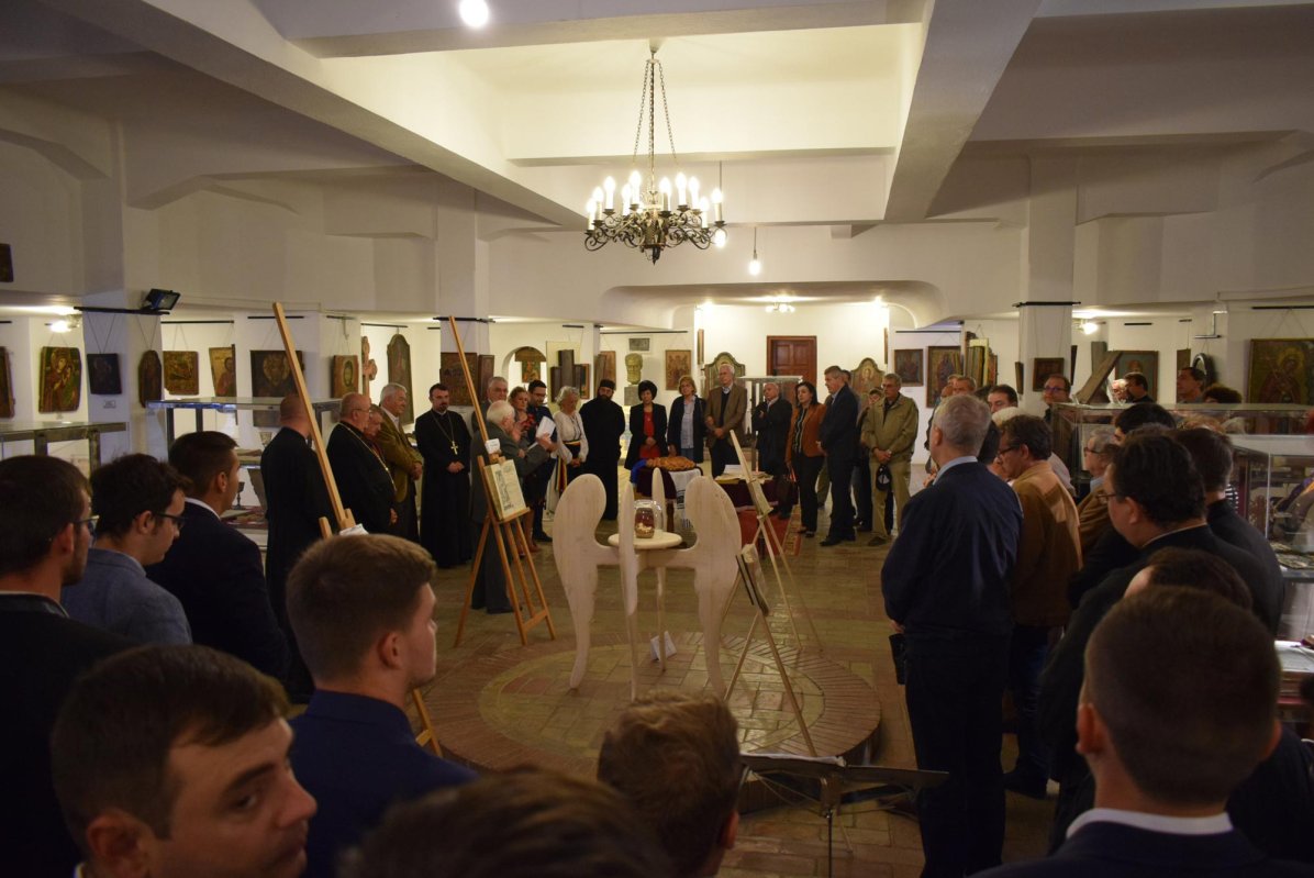 „100 de cărţi vechi pentru 100 de ani de unitate naţională” 8695