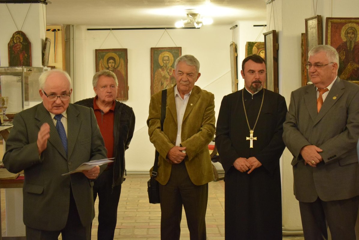 „100 de cărţi vechi pentru 100 de ani de unitate naţională” 8697