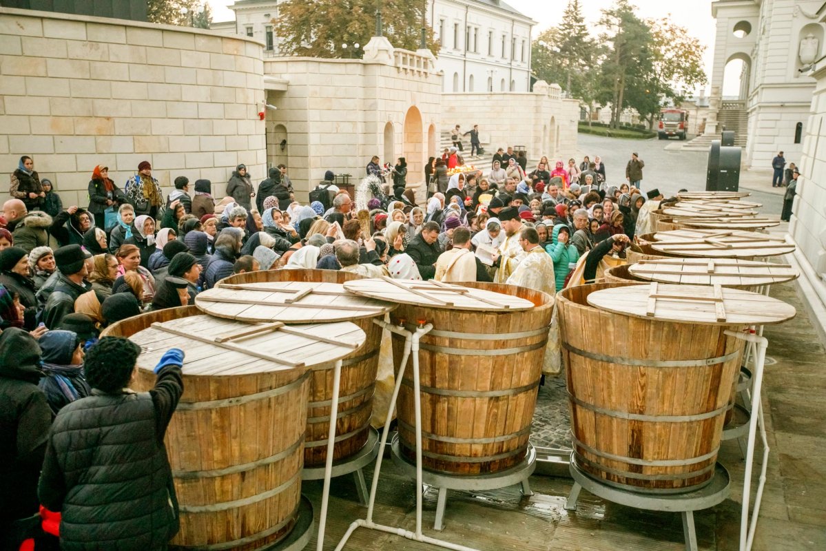 A început pelerinajul la Sfânta Parascheva 8703