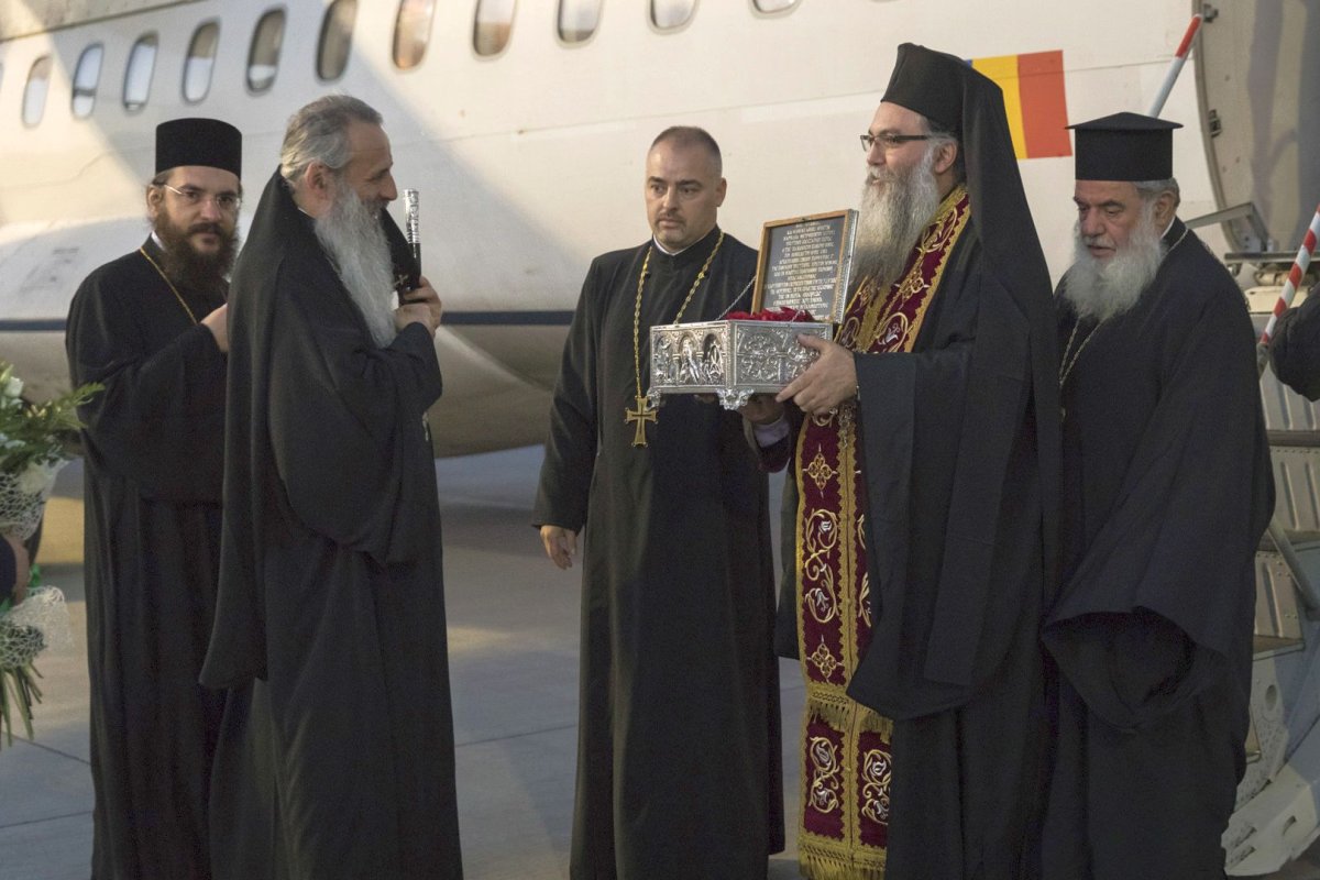 „Avem nevoie ca de aer şi ca de lumină de prezenţa sfinţilor în viaţa noastră” 8670