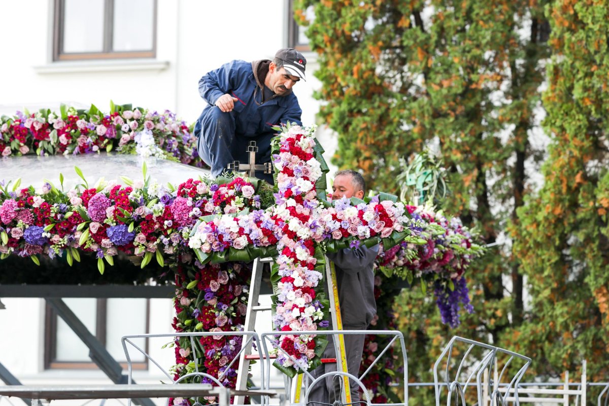 Flori pentru Ocrotitoarea Moldovei 8708