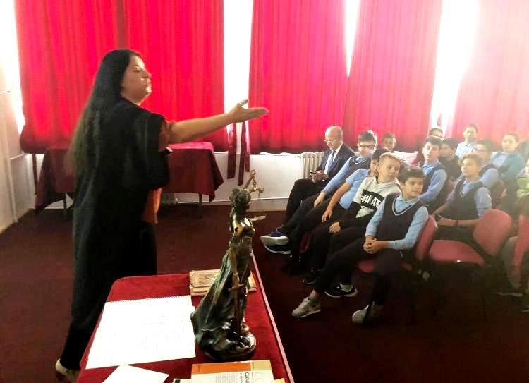Educație juridică pentru elevii Liceului Ortodox din Oradea 8658