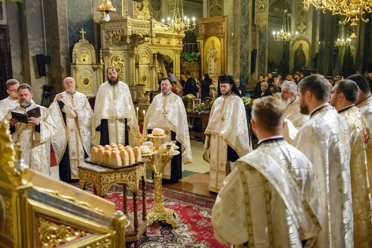 Slujbă de seară la Catedrala din Iaşi 8598