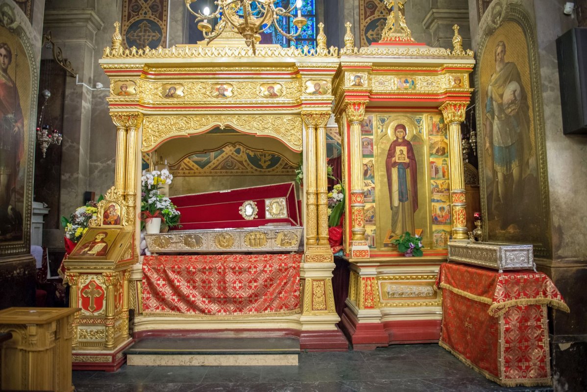 Cuvioasa îi aşteaptă şi îi ascultă pe toţi 8559