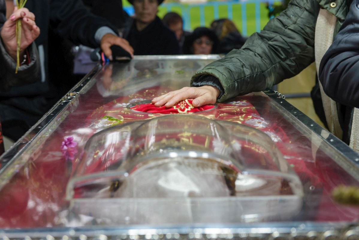 Cuvioasa îi aşteaptă şi îi ascultă pe toţi 8562