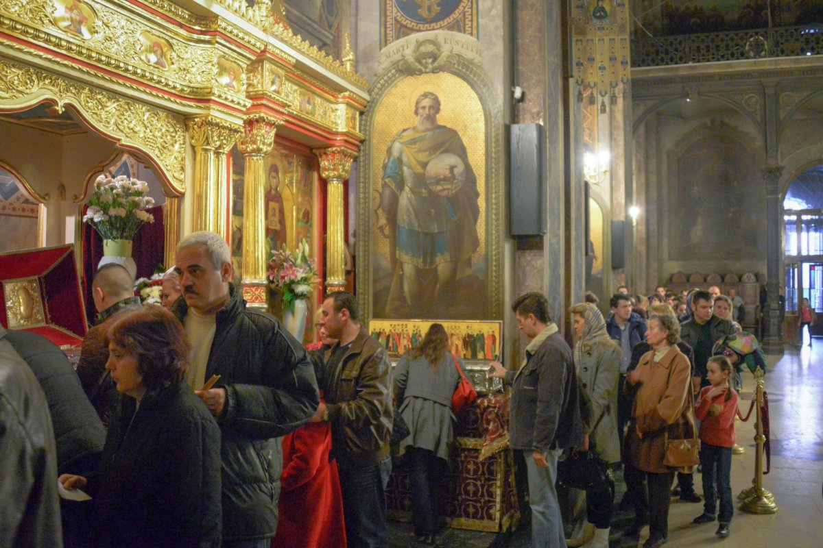 Cuvioasa îi aşteaptă şi îi ascultă pe toţi 8563