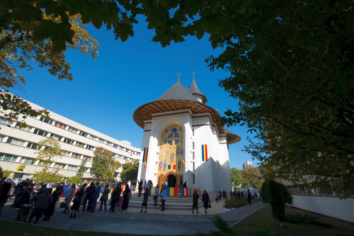 „Biserica este locul în care omul depăşeşte cea mai teribilă robie” 8479