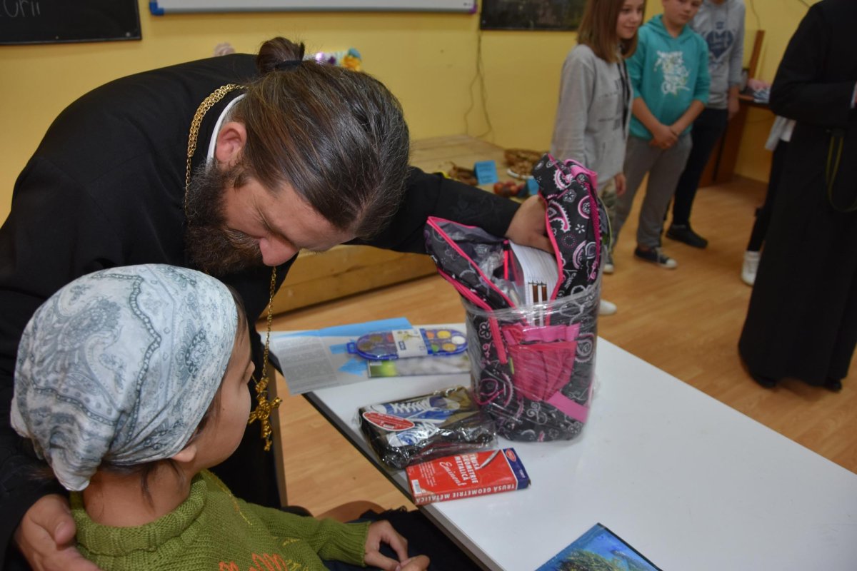 Campania „Ghiozdanul cu bucurii” la Anina 8514