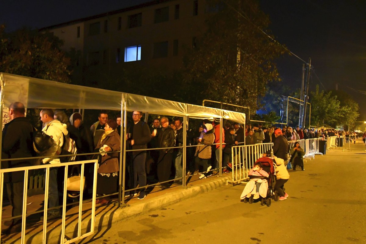 Jertfă şi credinţă la rândul Sfintei Parascheva 8487