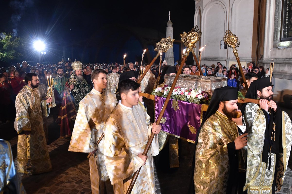 Procesiune cu veșmântul Sfintei Parascheva la Catedrala Patriarhală 8545