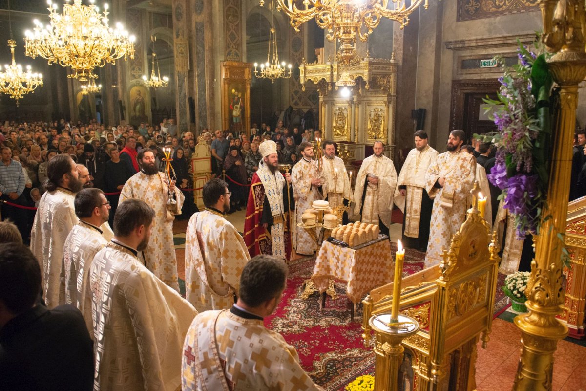 Slujbe arhiereşti în Catedrala Mitropolitană din Iaşi 8482