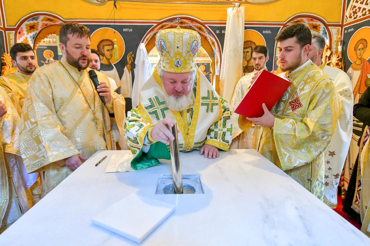 Sfințirea unei biserici dedicate Botezătorului Ioan 8453