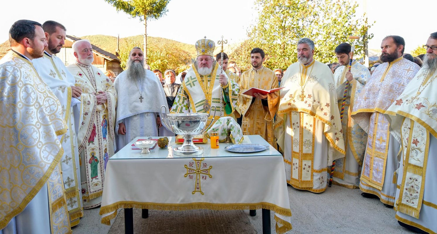 Sfințirea unei biserici dedicate Botezătorului Ioan 8454