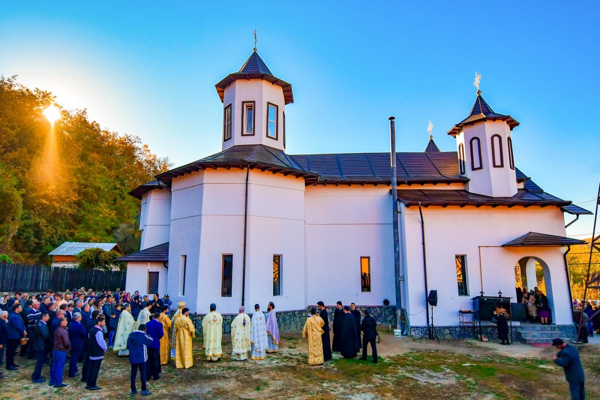 Sfințirea unei biserici dedicate Botezătorului Ioan 8456