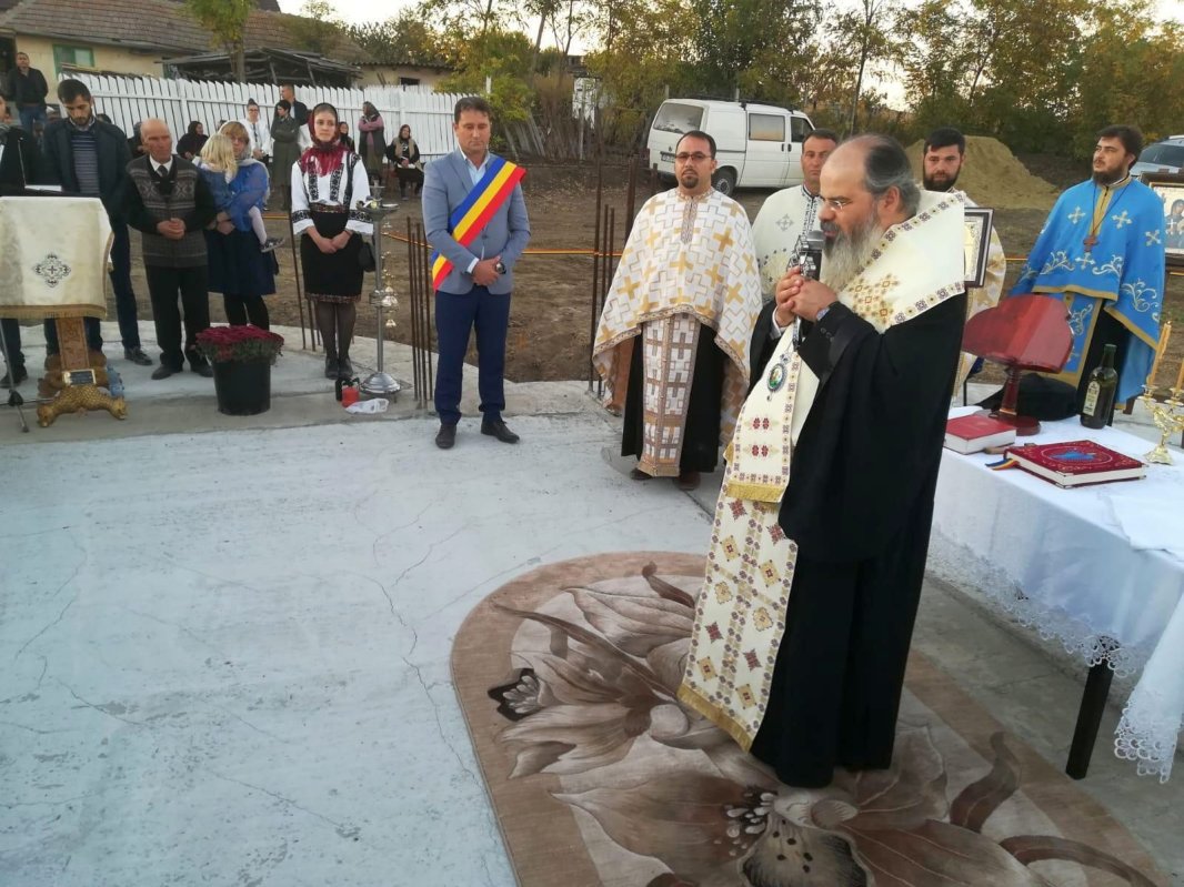 Slujbe arhiereşti în protopopiatele Bârlad şi Huşi 8390