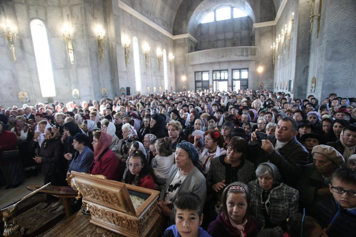 Slujiri arhierești în ziua de prăznuire a Sfintei Cuvioase Parascheva 8399