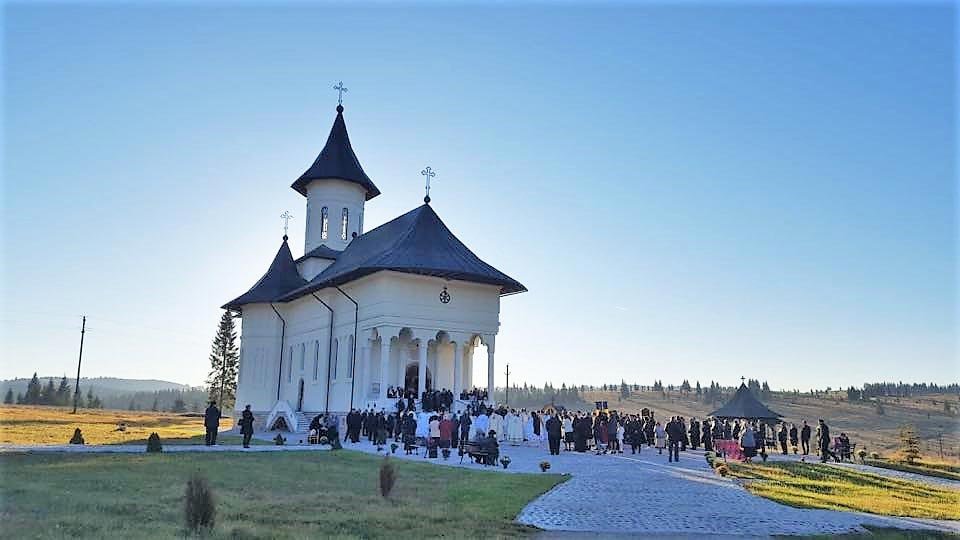 Slujiri arhierești în ziua de prăznuire a Sfintei Cuvioase Parascheva 8405