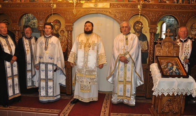 Slujiri arhierești în ziua de prăznuire a Sfintei Cuvioase Parascheva 8406