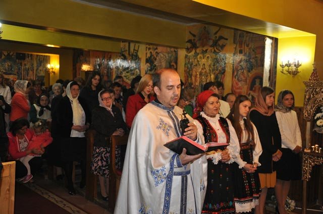 Slujiri arhierești în ziua de prăznuire a Sfintei Cuvioase Parascheva 8407