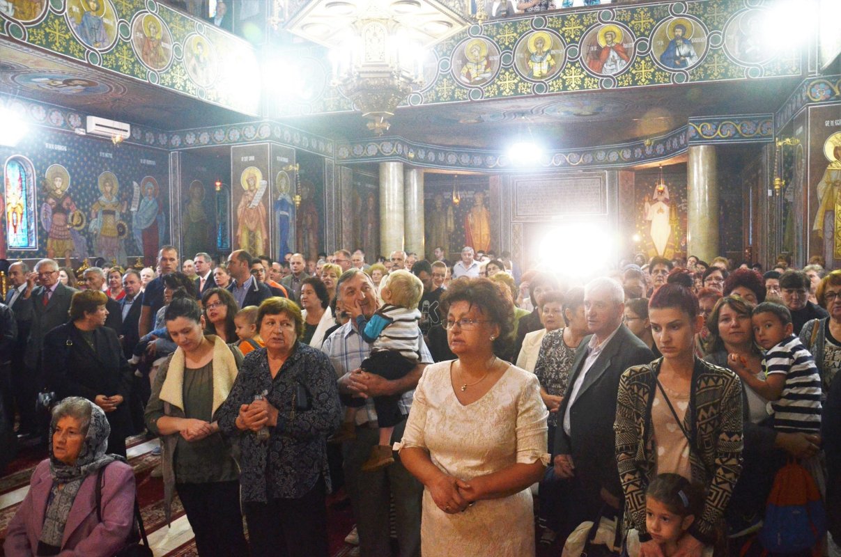 Slujiri arhierești în ziua de prăznuire a Sfintei Cuvioase Parascheva 8409