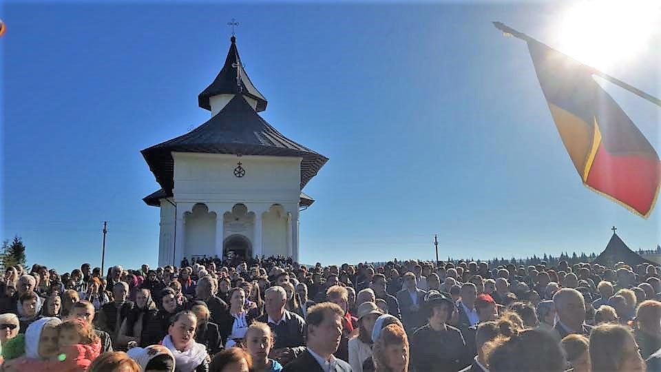 Slujiri arhierești în ziua de prăznuire a Sfintei Cuvioase Parascheva 8411