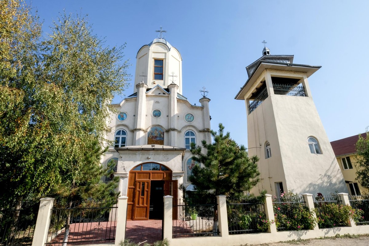 Un preot ialomițean salvează copiii din „Baltă” 8437