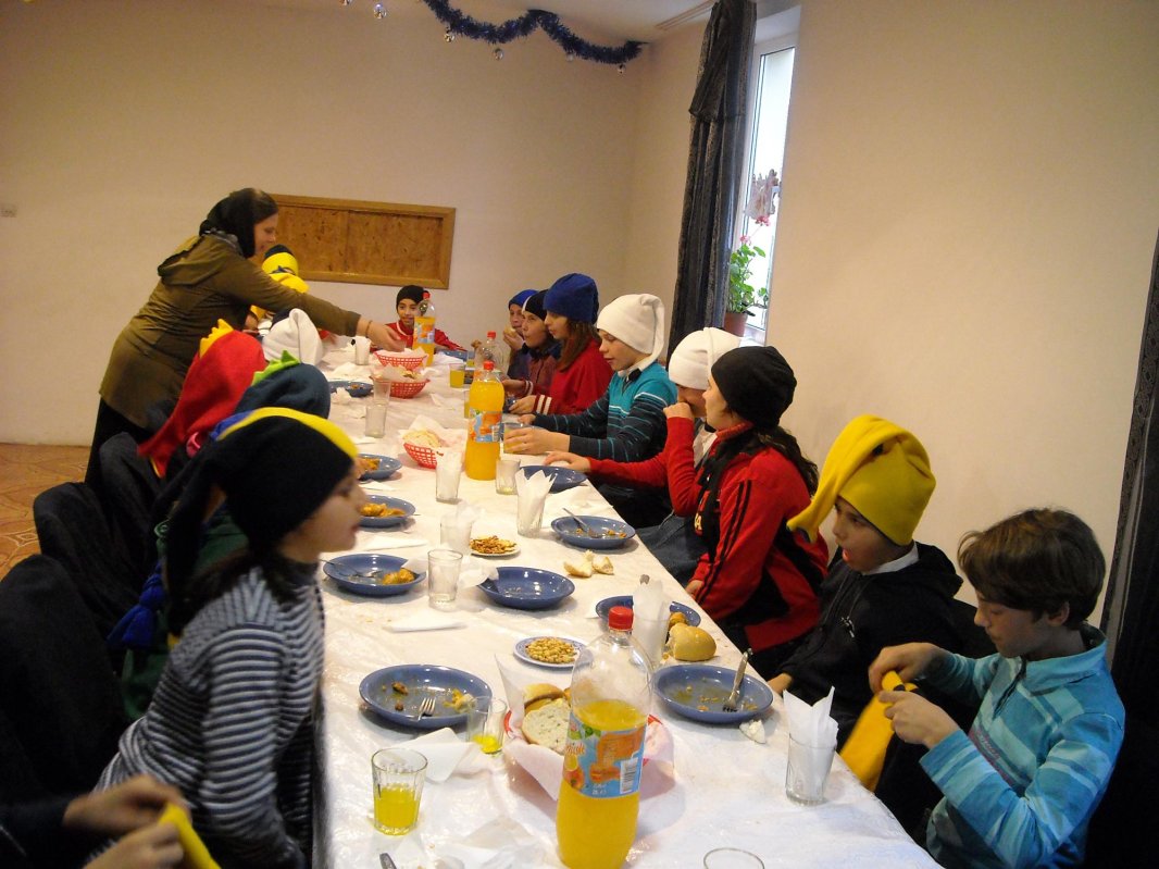 Un preot ialomițean salvează copiii din „Baltă” 8441