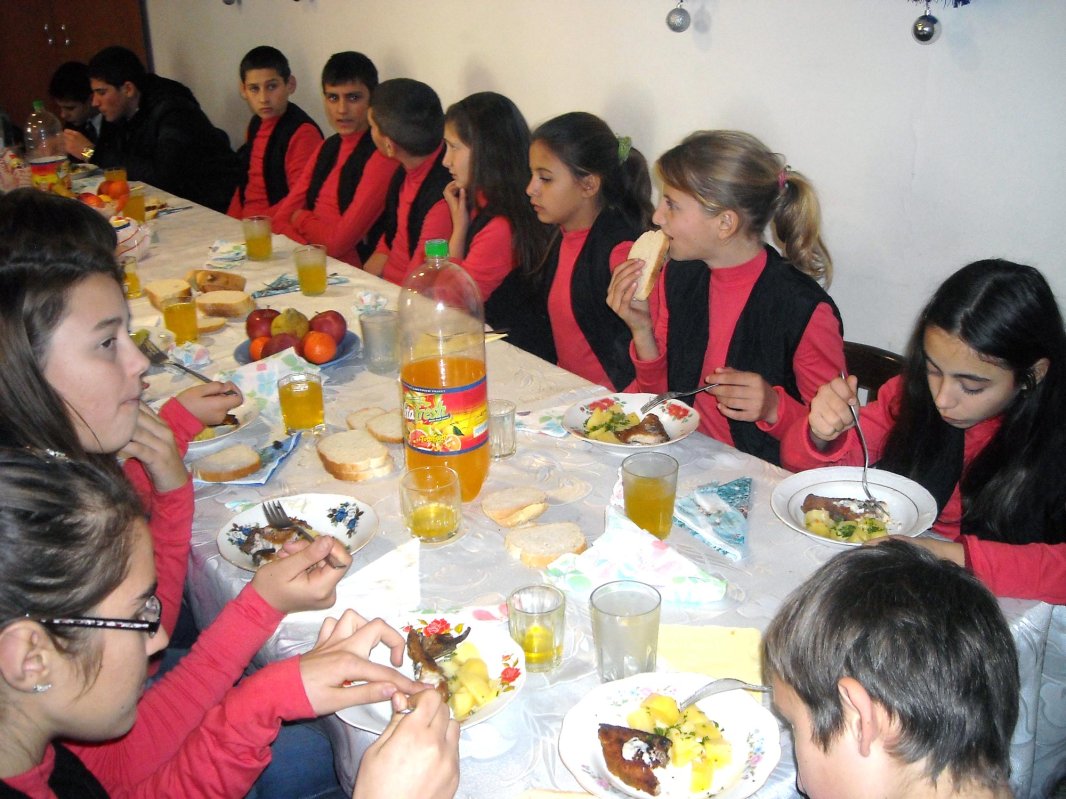 Un preot ialomițean salvează copiii din „Baltă” 8443