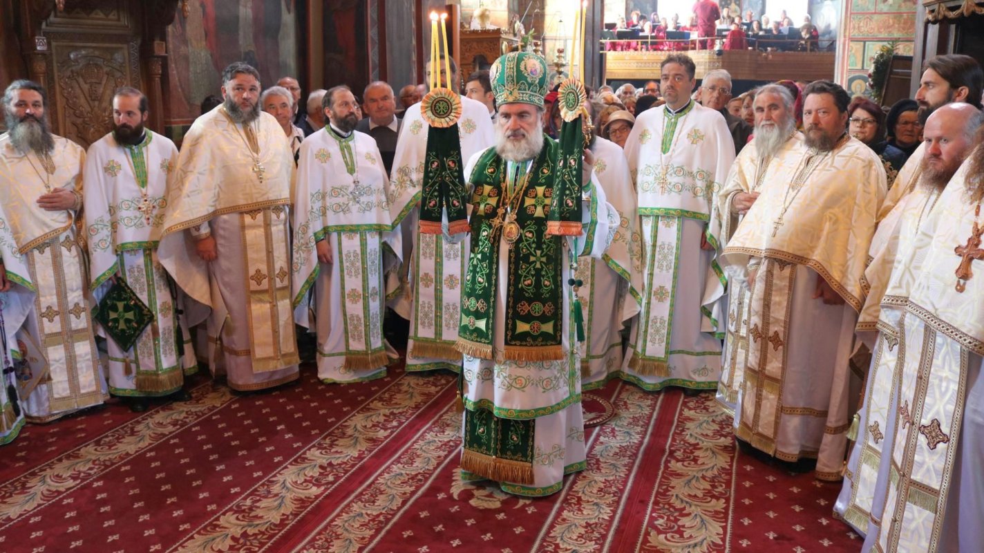 Catedrala Arhiepiscopală din Roman şi-a cinstit ocrotitoarea 8287