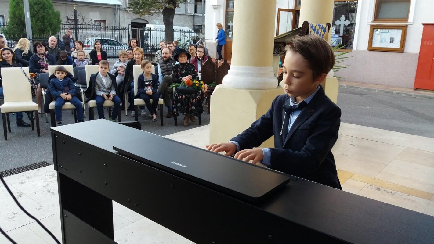 Eveniment aniversar la Parohia Foișorul de Foc 8329