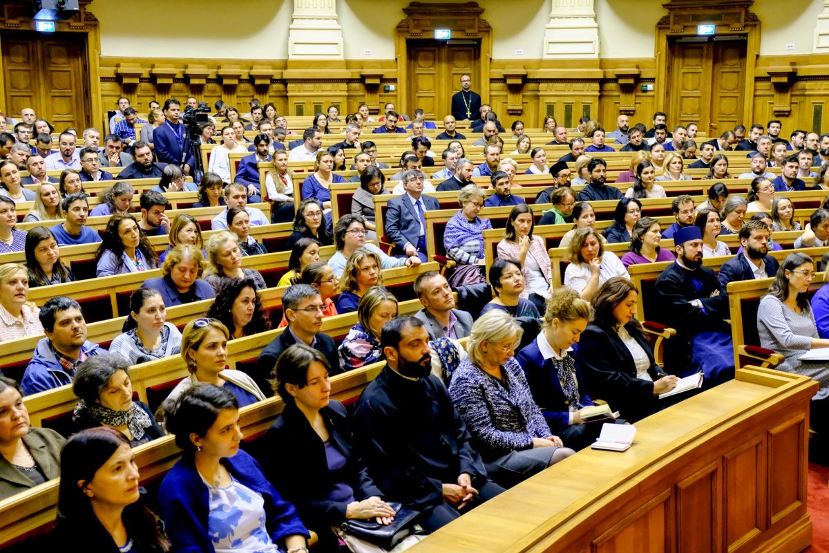 Predarea religiei în contextul social de azi necesită permanentă pregătire, conştiinţă misionară şi multă dăruire de sine 8248