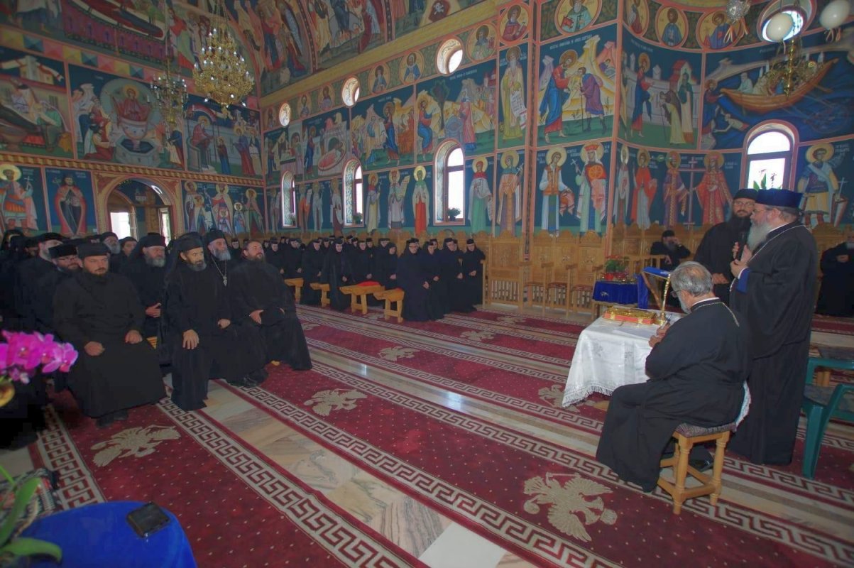 Sinaxă monahală în Episcopia Huşilor 8207