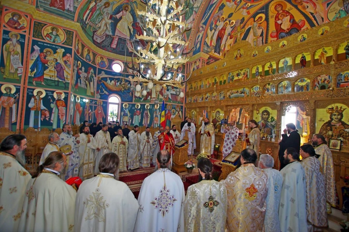 Sinaxă monahală în Episcopia Huşilor 8209