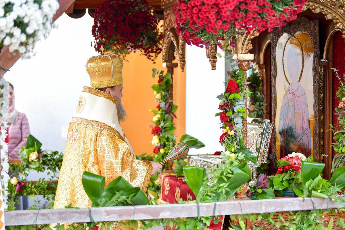 Binecuvântare la Parohia Brâncuși din Capitală 8173