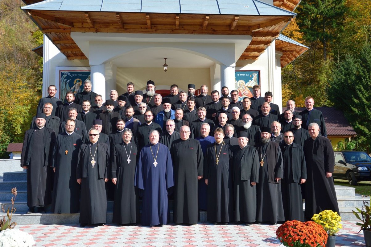 „Liturghie şi liturghisitor, fundamente ale unităţii de neam şi de credinţă” la Moineşti 8133