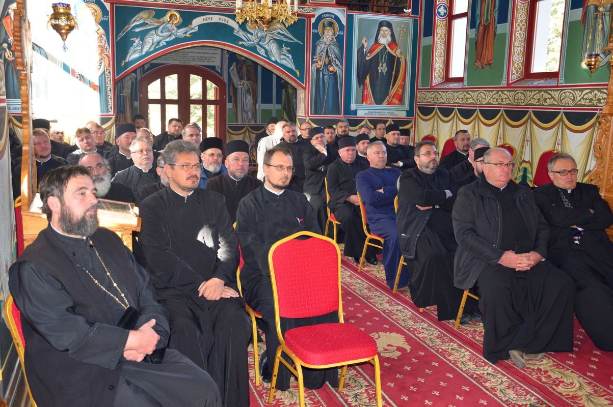„Liturghie şi liturghisitor, fundamente ale unităţii de neam şi de credinţă” la Moineşti 8135