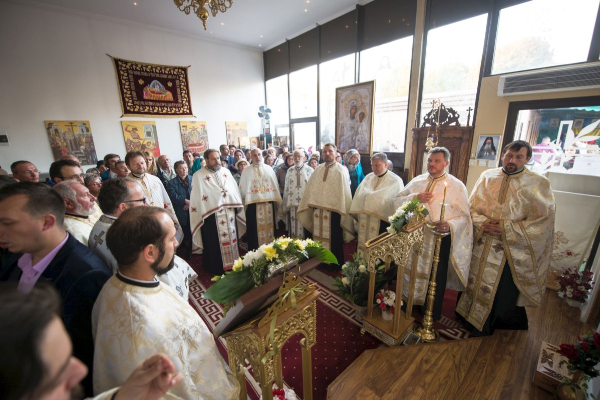 „Slujbele pe care le săvârşim sunt legături între inimile noastre şi punţi către Dumnezeu” 8129