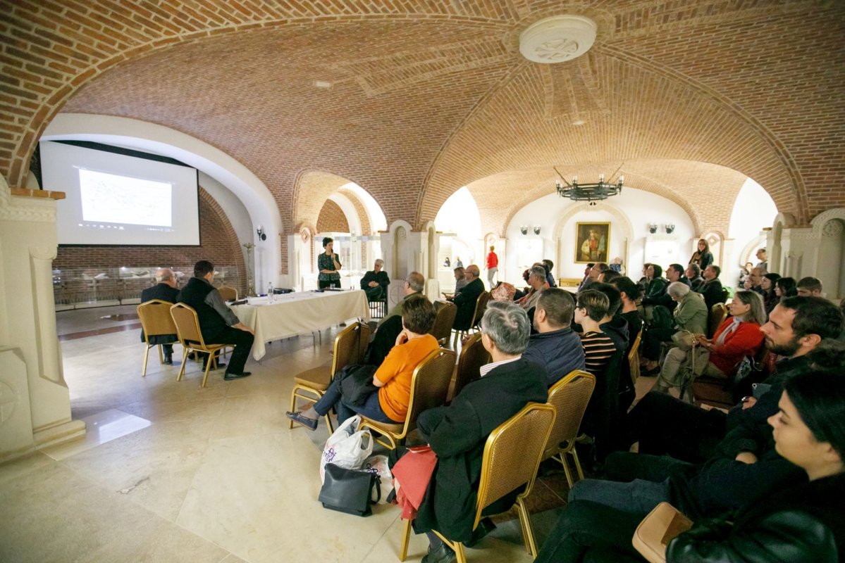 Conferinţă despre „Catedralele Unirii” şi „Arhitectura Centenarului” 8057