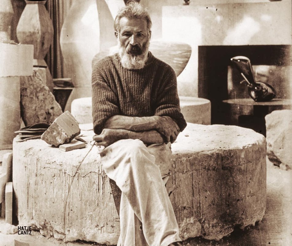 Brâncuşi, sacrul şi coloana 8005