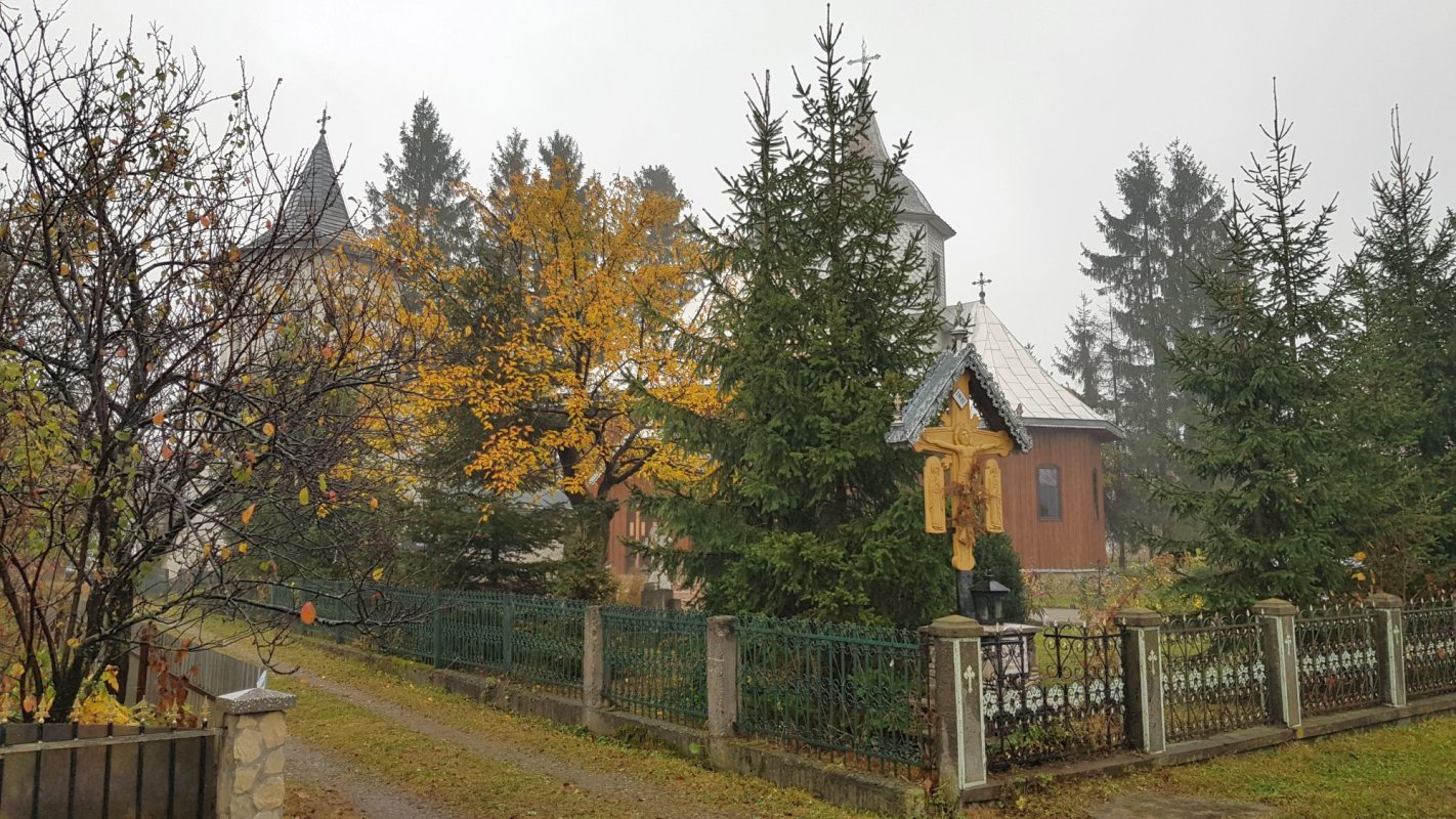 „În biserică stând la rugăciune, ieşim cu pace” 7977