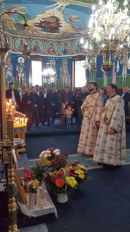 „În biserică stând la rugăciune, ieşim cu pace” 7979