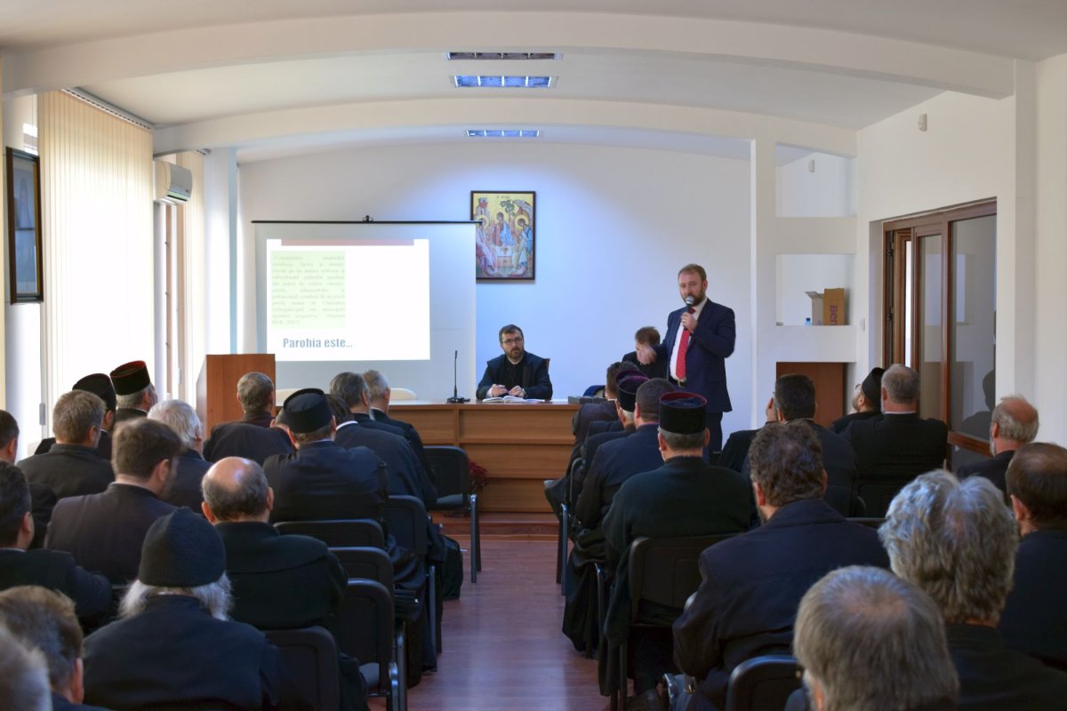 Dezbatere despre rolul preotului în parohie într-un anumit context social, la Protopopiatul 2 Iaşi 7874