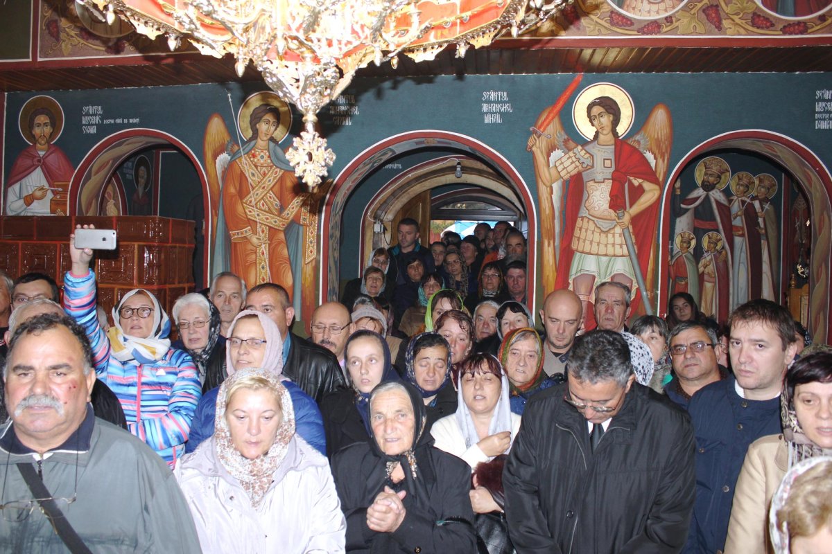 Schitul de la Poiana Pustnicului a fost sfinţit 7903