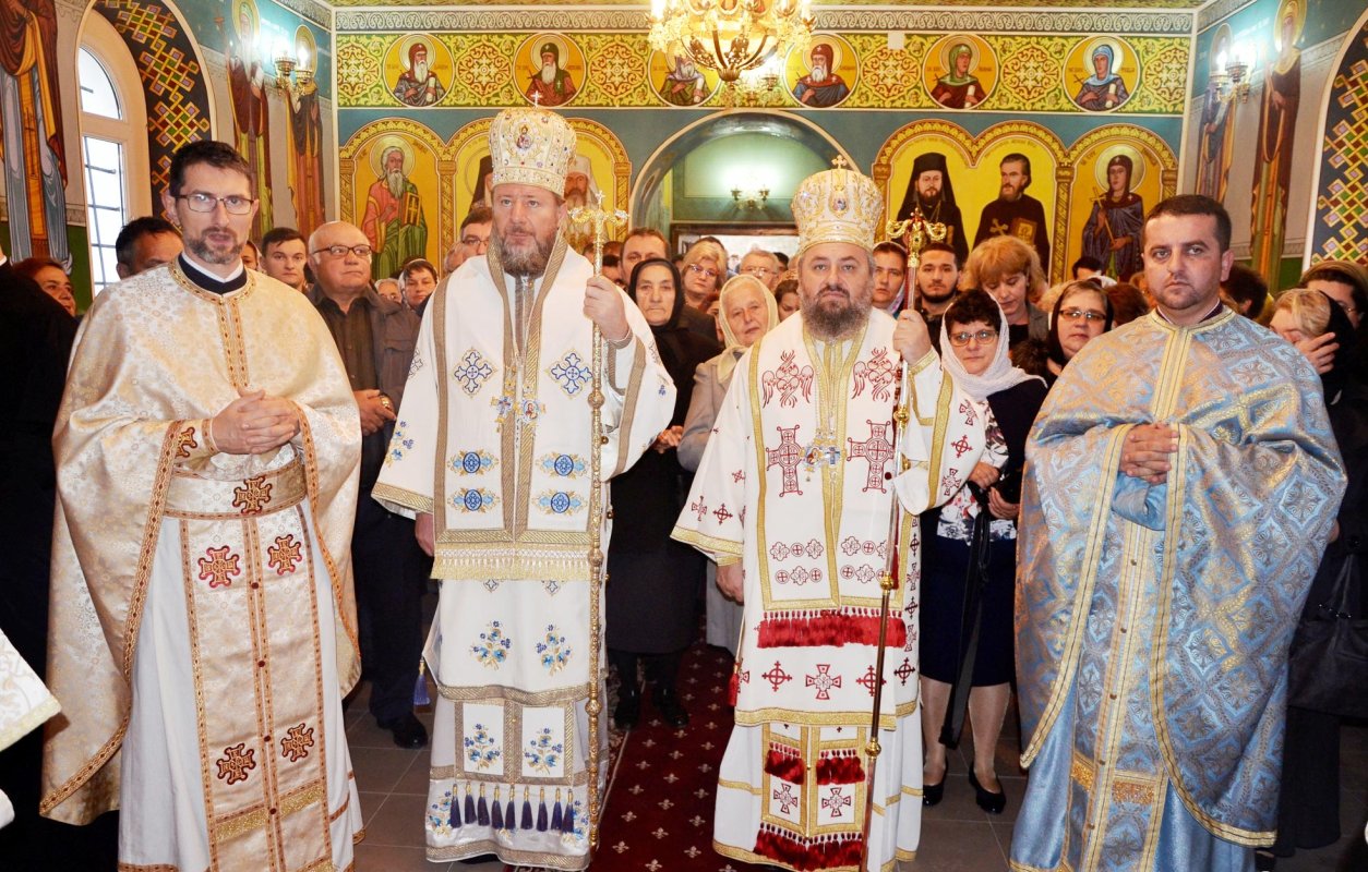 Slujiri arhiereşti şi hramuri de Sfinţii Mărturisitori Ardeleni 7879