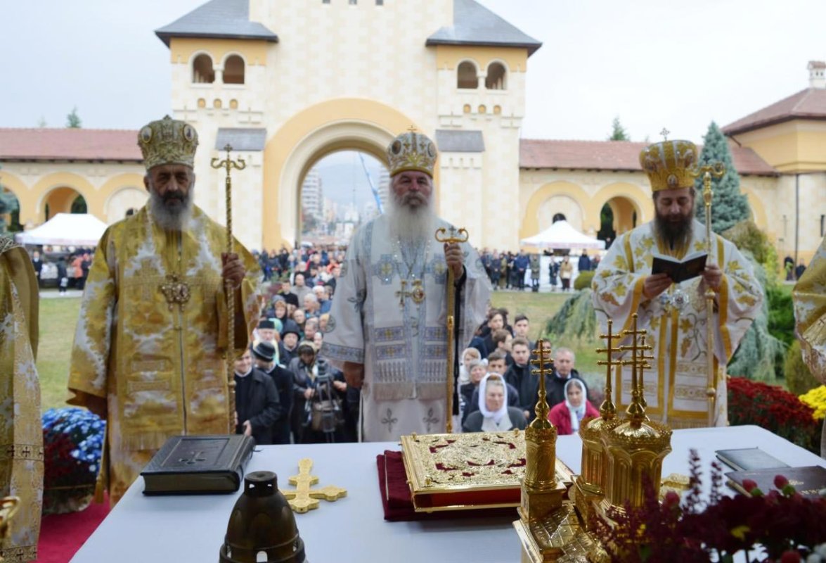 Slujiri arhiereşti şi hramuri de Sfinţii Mărturisitori Ardeleni 7881