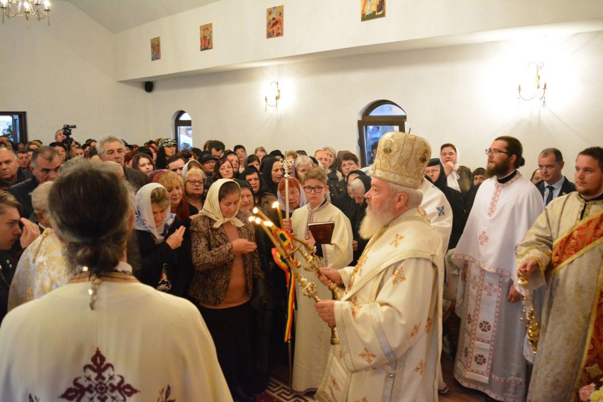 Slujiri arhiereşti şi hramuri de Sfinţii Mărturisitori Ardeleni 7884