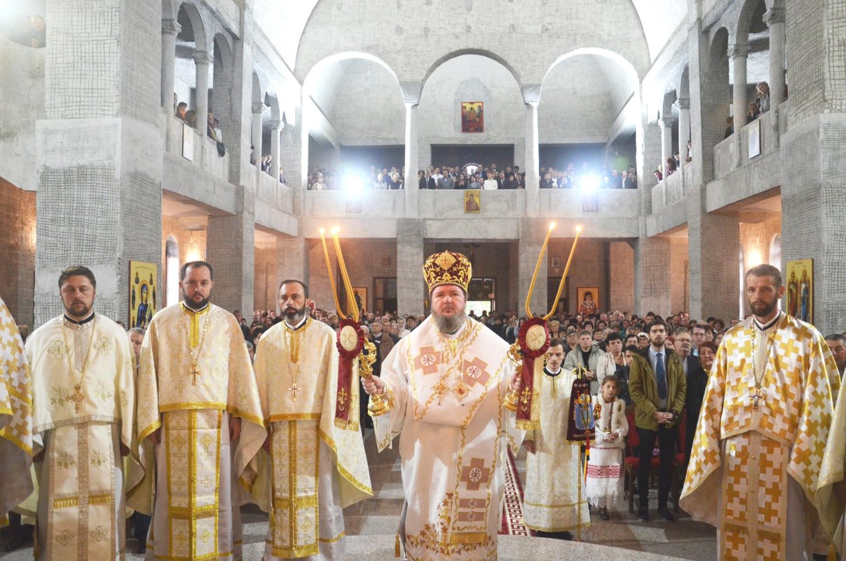 Slujiri arhiereşti şi hramuri de Sfinţii Mărturisitori Ardeleni 7887