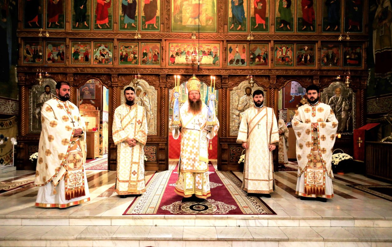Slujiri arhiereşti şi hramuri de Sfinţii Mărturisitori Ardeleni 7895