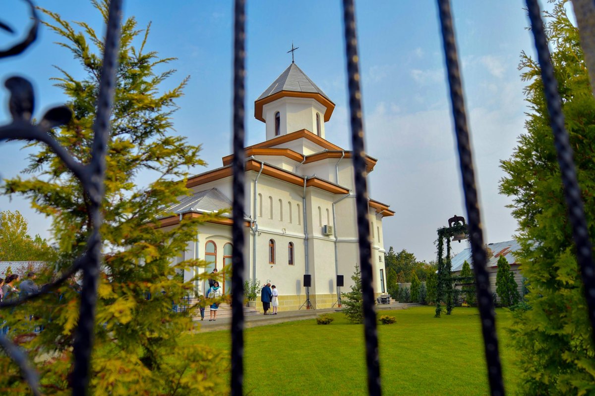 Târnosirea bisericii din satul ilfovean Buda 7956
