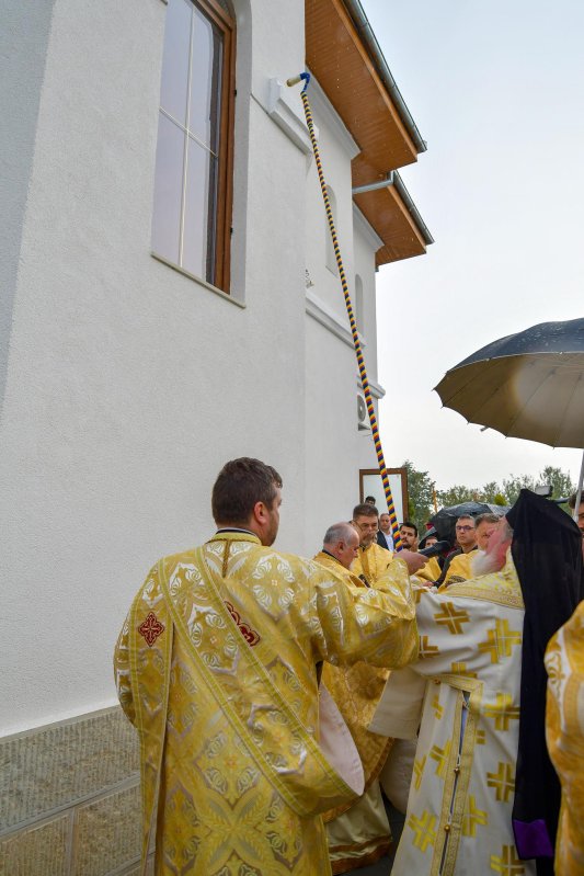 Târnosirea bisericii din satul ilfovean Buda 7957